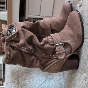 Splendid size 8.5 leather versatile slouch boots. Inside Lining